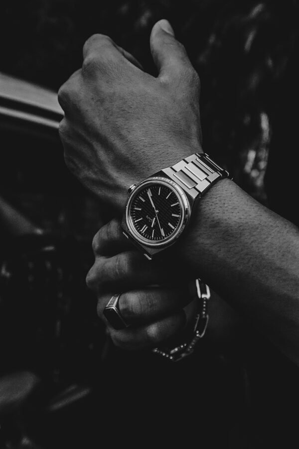 Classic Analog Watch – Everyday Precision